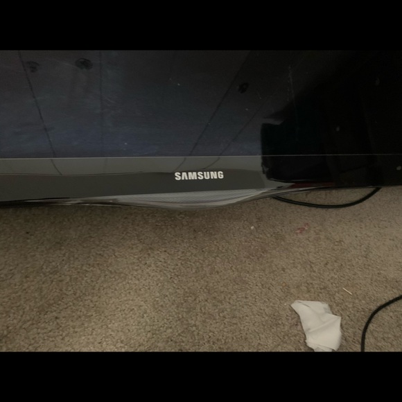 55" Flat Screen Samsung TV w/universal remote - Picture 2 of 3